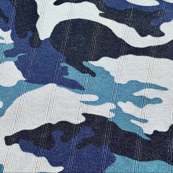 No Boundaries VINTAGE size medium shades of blue camo Vneck,crop top shirt - Picture 3 of 8